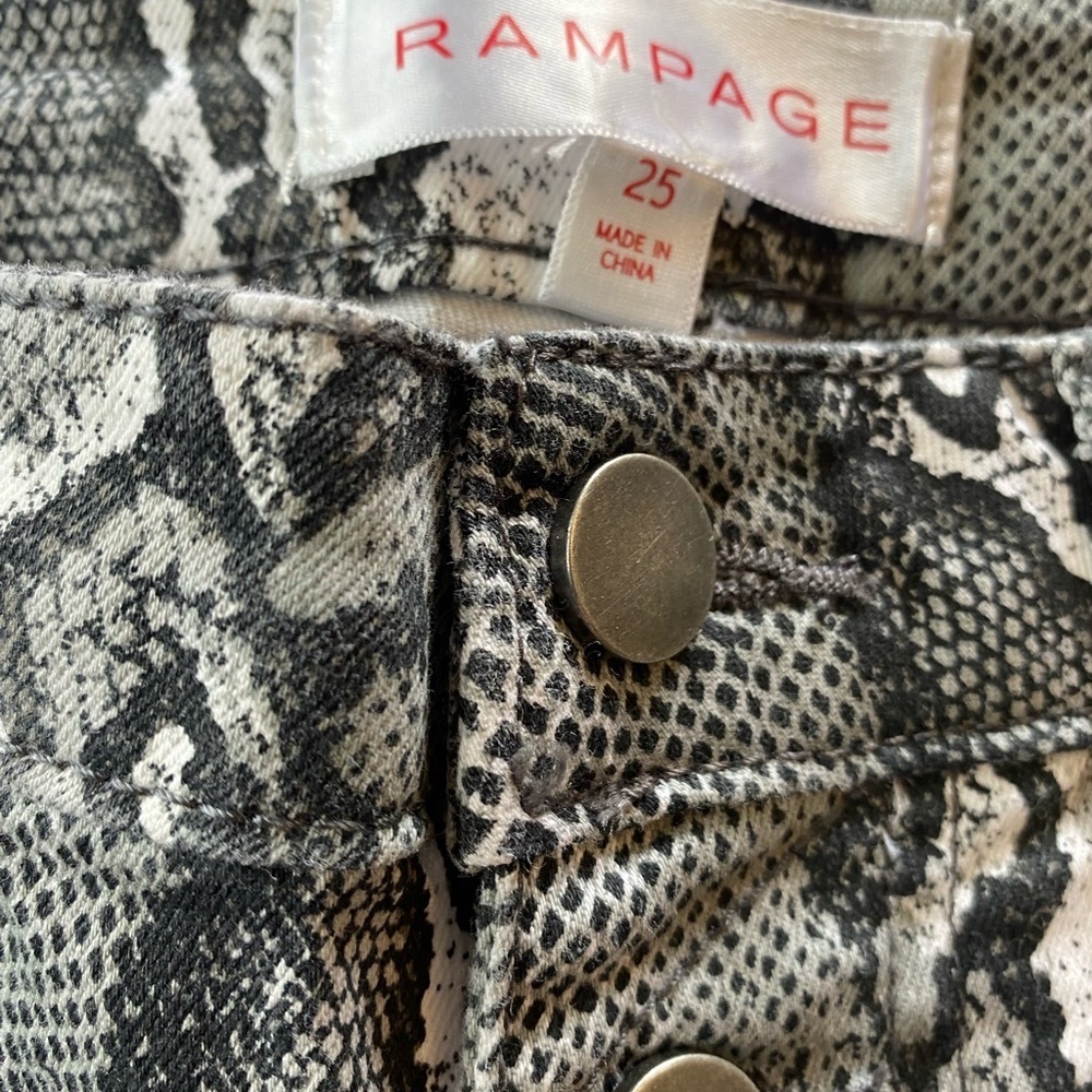 Rampage Gray and Black Ankle Cropped Jeans with Reptile Print - Picture 3 of 6